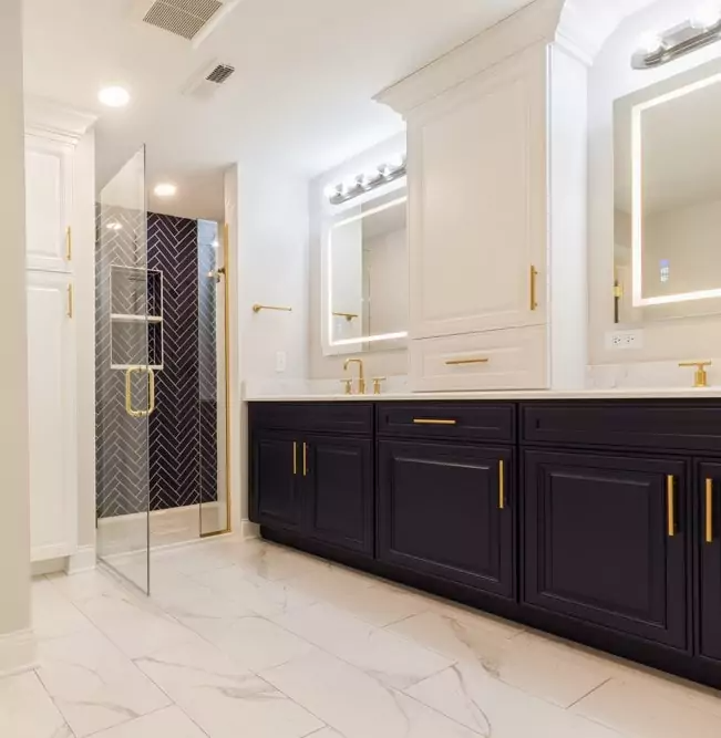 Shower Doors and Bathroom Space Optimization