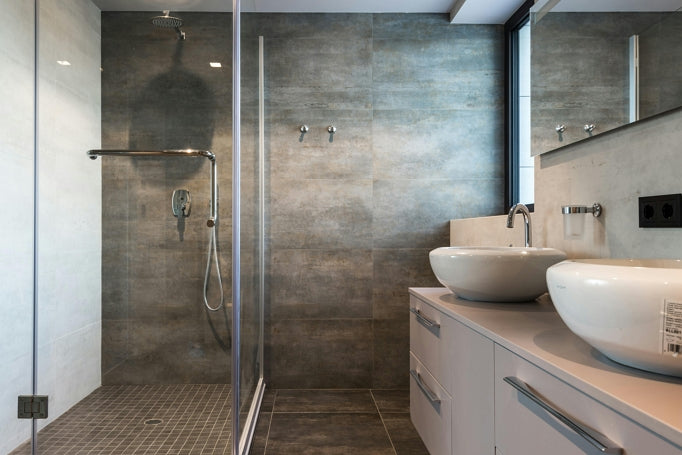 Guide To Choosing the Right Shower Door Type and Size